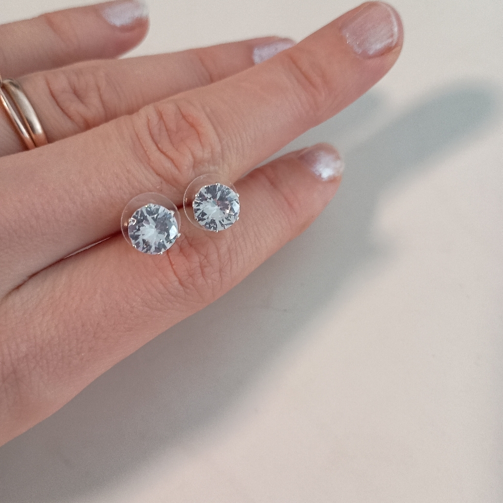 New moissanite Silver Earrings With Gift Box 🎁 - Picture 5 of 7